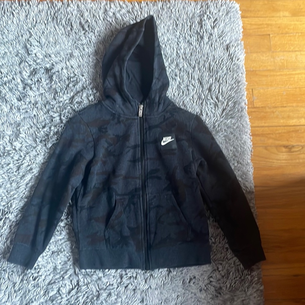 Nike boys sweatshirt size 7L.. charcoal, black & some rust